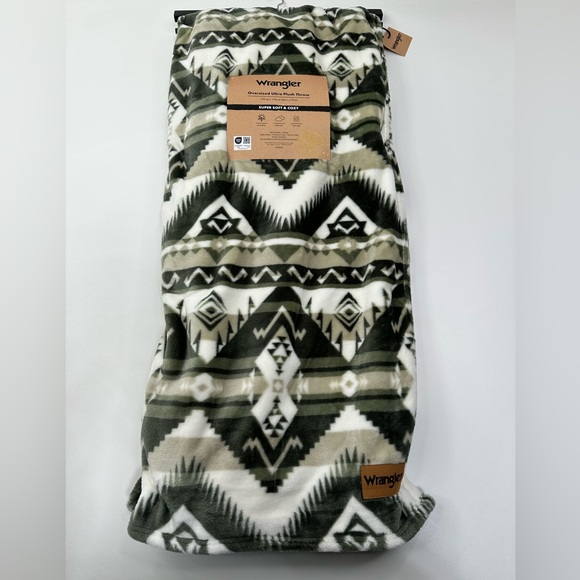 Wrangler Oversized Ultra Plush Throw 60 x 70 Green White Western Print NWT - Picture 1 of 4